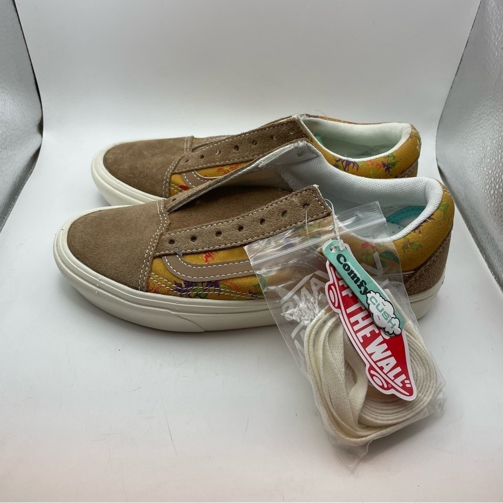 NWT! Vans Comfy Cush women’s brown floral suede sneakers size 5